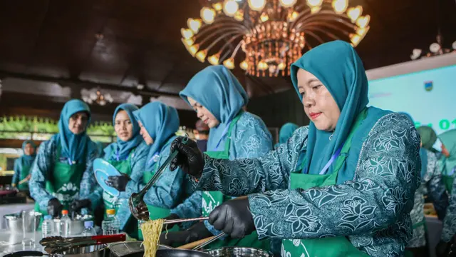 Demo memasak di Pendopo Kudus. Liputan6.com/Arief Pramono)