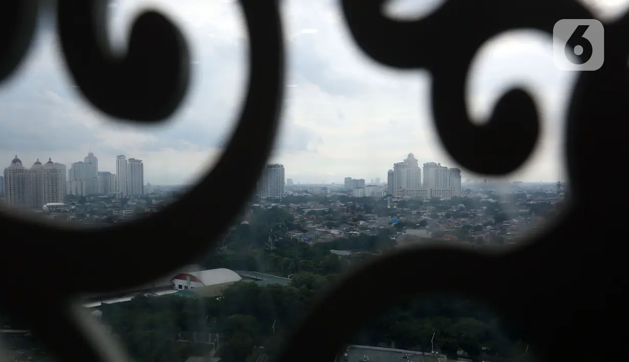 Suasana gedung pencakar langit di Jakarta, Selasa (15/11/2022). Ekonomi Indonesia pada kuartal III 2022 tumbuh 5,72%. Adapun capaian itu mengalahkan negara-negara maju seperti Amerika Serikat (AS) dan Korea Selatan. (Liputan6.com/Johan Tallo)