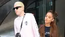 Kini hati Ariana Grande sendiri tengah sakit ditambah dengan serangan-serangan para netizen tiada henti yang menyalahkannya atas kematian Pete Davidson. (Getty Images - Cosmo)