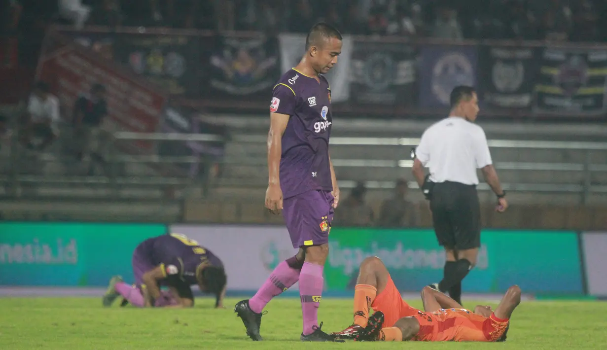 Klub berjuluk Macan Putih itu tidak perlu waktu lama untuk kembali ke kasta tertinggi, mereka seakan punya magis yang luar biasa menaklukkan sepak bola Indonesia. (Bola.com/Gatot Susetyo)