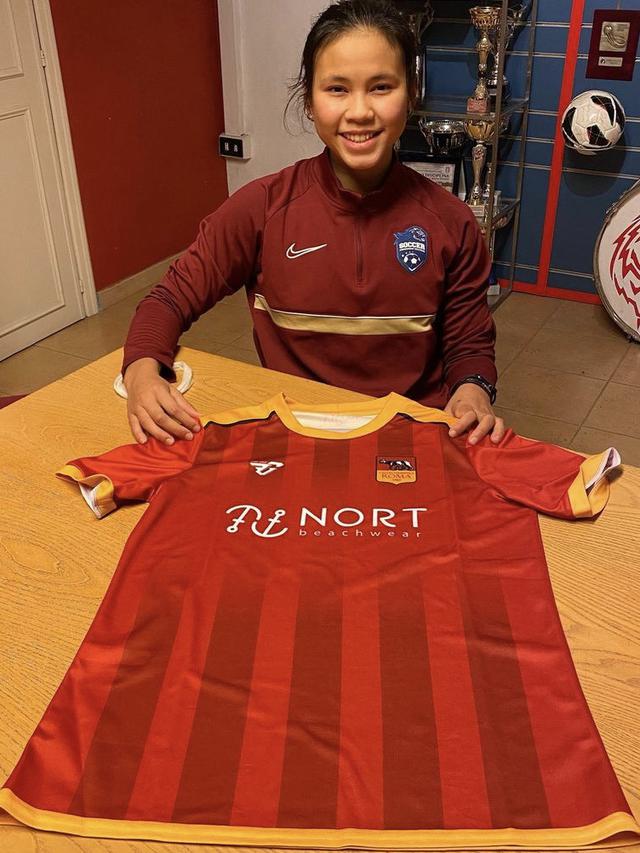 Tampilan Shalika Aurelia, Pesepak Bola Putri Indonesia Pertama Bergabung dengan Klub Eropa