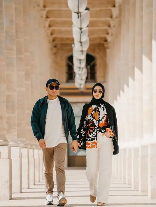 Sembilan tahun menikah, rumah tangga Poppy Bunga dan suami juga telah dikaruniai dua orang anak. (FOTO: instagram.com/poppybungariphat/)