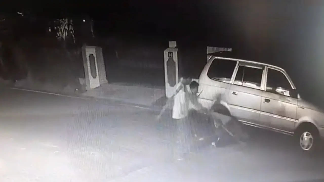 Tangkapan layar detik-detik seorang pelajar tewas usai diserang sekelompok pemuda di Bandar Lampung. Foto : (Istimewa).
