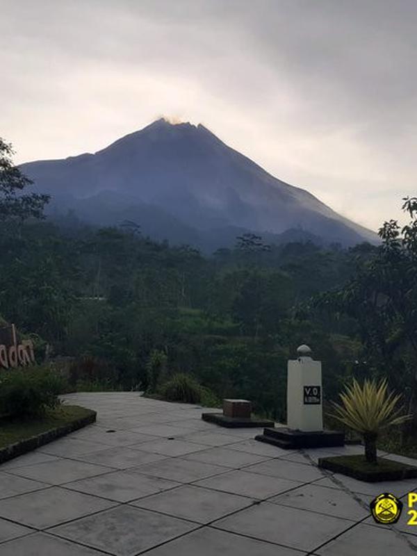 Penampakan Gunung Merapi pagi ini, Sabtu (7/11/2020). (Twitter @BPPTKG)