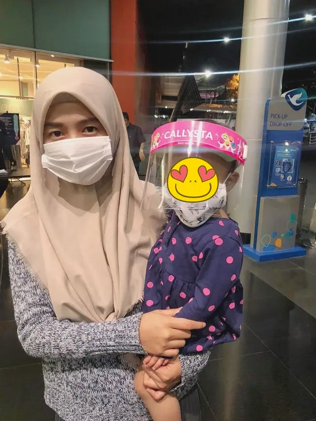 6 Potret Terkini Dena Eks JKT48 Saat Asuh Anak, Jadi Ibu Siaga