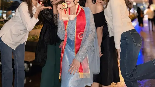 Potret Wisuda Rumi Rach