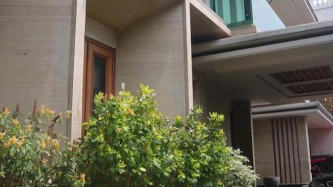 Lewat akun Instargamnya, Sarita Abdul Mukti akan menjual rumah mewah miliknya. (Sumber: Instagram/@queen_saritaabdulmukti)