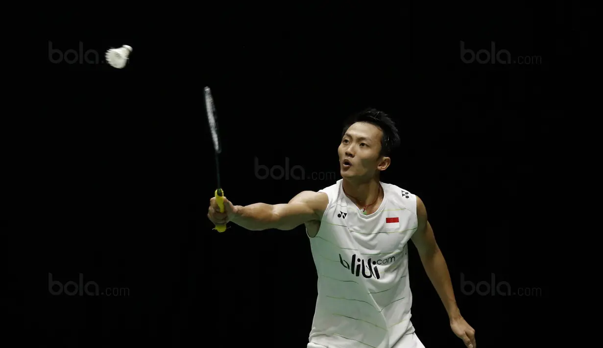 Tunggal putera Indonesia, Ihsan Maulana Mustofa, saat melawan wakil Denmark, Rasmus Gemke, pada laga Indonesia Masters 2018 di Istora Senayan, Rabu (24/1/2018). Ihsan takluk 21-17, 21-23, 16-21. (Bola.com/M Iqbal Ichsan)