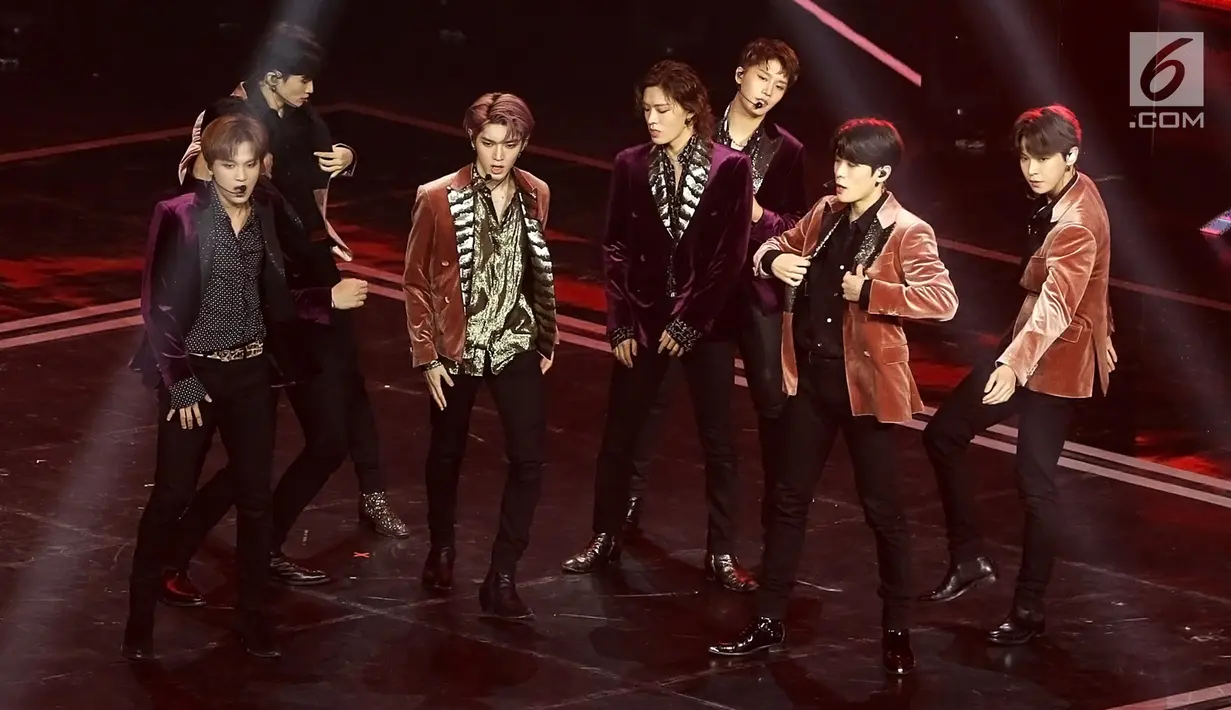 Penampilan NCT 127 di atas panggung Indonesian Television Awards (ITA) 2019, Jakarta, Selasa (24/9/2019). ITA 2019 hadir untuk ke-4 kalinya sebagai ajang penghargaan terbesar dan bergengsi untuk program televisi dan insan pertelevisian di Indonesia. (Fimela.com/Bambang E. Ros)