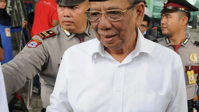 20160118-Anggota Watimpres Hasyim Muzadi Temui Pimpinan KPK-Jakarta