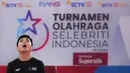 Reaksi kecewa selebritas Aldi Taher saat bertanding melawan Rizky Billar pada laga tenis meja Turnamen Olahraga Selebriti Indonesia (TOSI) di GOR UNJ, Jakarta, Minggu (16/07/2023). Aldi Taher kalah tiga set langsung dari Rizky Billar dengan skor 12-21, 15-21, 11-21. (Bola.com/Bagaskara Lazuardi)