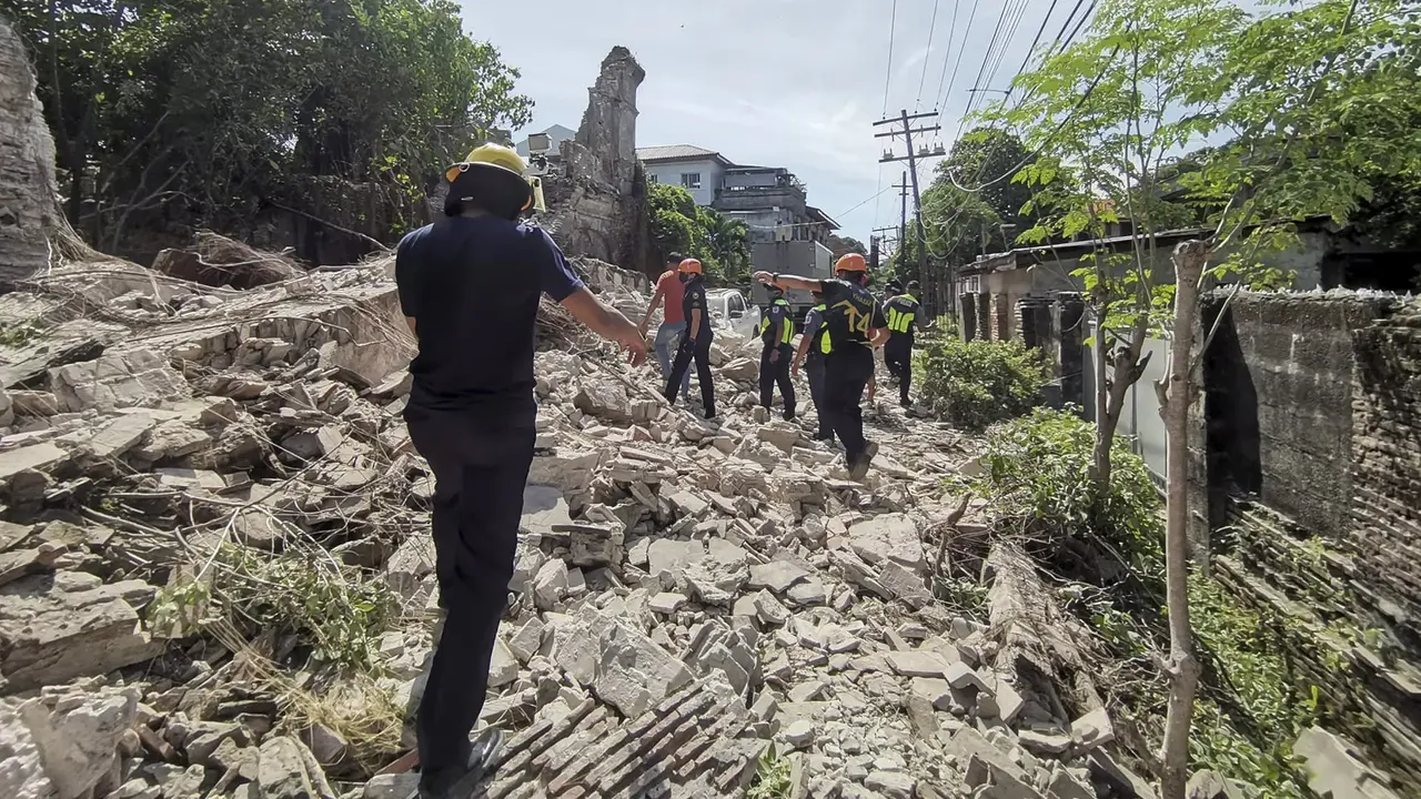 Melihat Kerusakan Akibat Gempa Magnitudo 7 yang Mengguncang Filipina