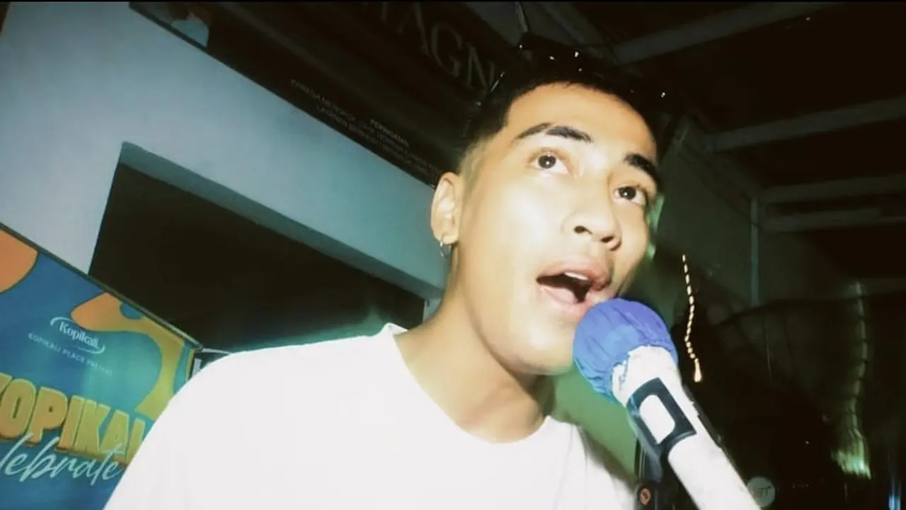 Abidzar Al Ghifari di Tempat Karaoke