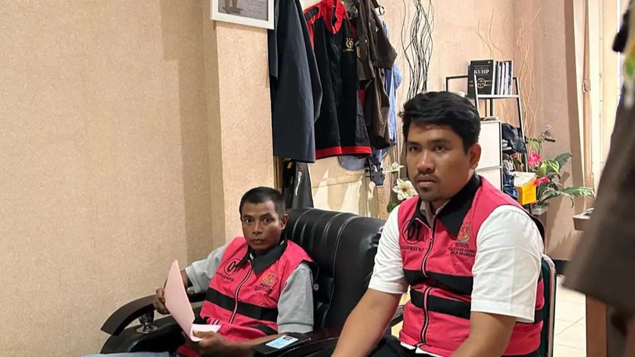 Kejari Wajo kembali menetapkan 3 tersangka baru dugaan korupsi ganti rugi lahan jaringan irigasi di Kabupaten Wajo, Sulsel (Liputan6.com/Eka Hakim)