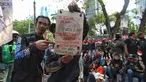 Massa dari pengemudi ojek online atau ojol yang tergabung dalam Koalisi Ojol Nasional (KON) melakukan unjuk rasa di Patung Kuda, Jalan Medan Merdeka Barat, Selasa (29/8/2023). (Liputan6.com/Angga Yuniar)