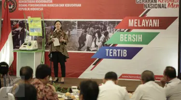 Menko bidang Pembangunan Manusia dan Kebudayaan (PMK) Puan Maharani memberikan sambutan dalam acara penyerahan secara simbolis Alat pengukur tekanan darah mandiri di Kementerian Menko PMK, Jakarta, Rabu (22/2). (Liputan6.com/Faizal Fanani)