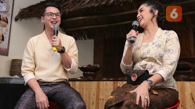 Ussy Sulistiawaty dan Andhika Pratama