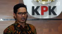 Jubir KPK Febri Diansyah memberi keterangan terkait dugaan TPPU di Gedung KPK, Jakarta, Jumat (18/5). KPK menjerat korporasi dengan sangkaan TPPU berkaitan dengan kasus yang menimpa Bupati Kebumen Mohamad Yahya Fuad. (Merdeka.com/Dwi Narwoko)