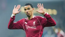 Namun keunggulan Frankfurt tak bertahan lama. Sembilan menit berselang, Hugo Ekitike yang notabene merupakan mantan pemain Frankfurt mencetak gol penyeimbang. (AP Photo/Michael Probst)