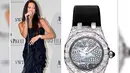 Anggun tampak mengenakan jam tangan Audemars Piguet RoyalOak Lady Oak Leves 18k Solid Whte Gold Diamonds. Jam mewah ini berharga Rp 1 miliar. (Foto: instagram.com/fashion.anggun)