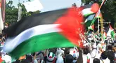 Massa aksi pendukung Palestina melakukan unjuk rasa di depan gedung Kedutaan Besar Amerika Serikat di Jakarta, Sabtu (3/8/2024). (merdeka.com/Imam Buhori)