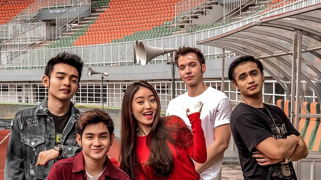 6 Potret Kebersamaan Natasha Wilona dan The Junas Monkey di Balik Layar, Kompak