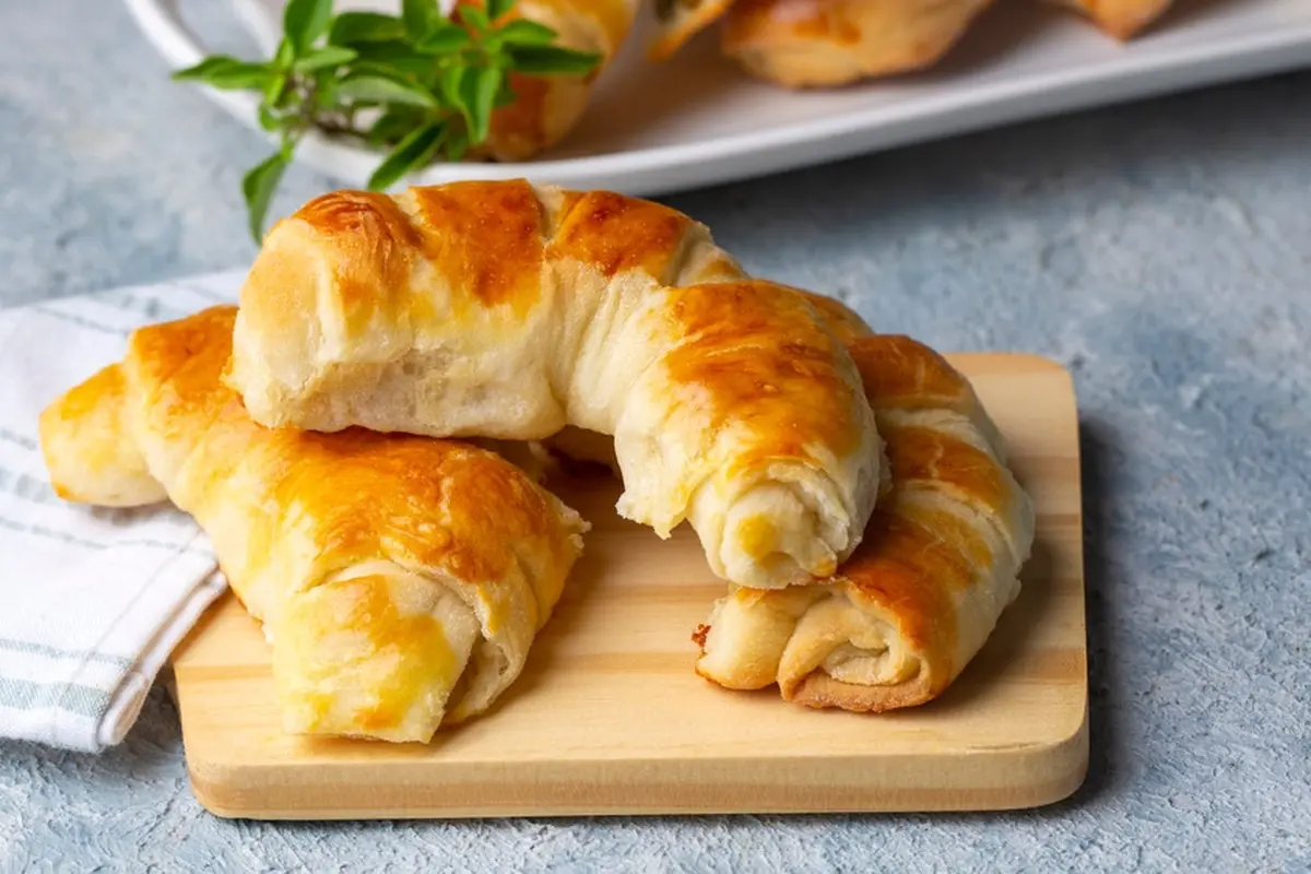 croissant pisang keju