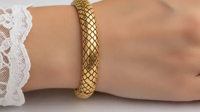 Model Gelang Emas Sisik Ular untuk Acara Pernikahan