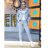 Masih ingat Dea Ananda? Perempuan satu ini merupakan mantan penyanyi cilik dan terkenal sebagai angora Trio Kwek  Kwek. Berikut ini adalah foto-foto Dea yang gayanya makin hits dan berbeda dari saat ia masih kecil. (Instagram/dea_ananda)