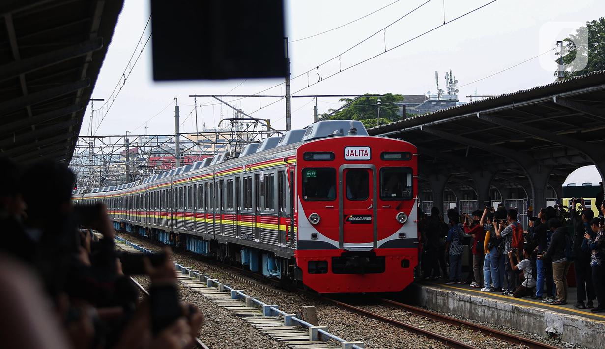 Untuk diketahui, corak (livery) JALITA akronim dari “jalan-jalan lintas Jakarta" merupakan rangkaian KRL seri Tokyu 8500. (Liputan6.com/Angga Yuniar)