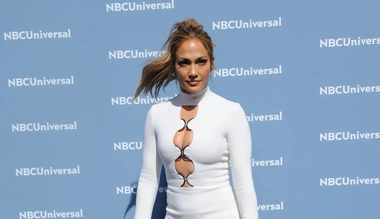 Selebriti pertama yang di cap sebagai seorang publik figur yang memiliki sifat arogan yakni Jennifer Lopez. Memang banyak orang yang tak tahu bahwa Jlo memiliki sifat yang sombong karena popularitsnya sebagai seorang diva terkenal. (AFP/Bintang.com)