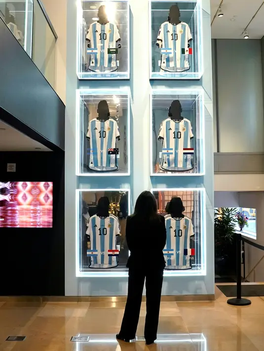 Sotheby’s sendiri memprediksi lelang jersey Lionel Messi kali ini akan memecahkan penjualan memorabilia olahraga. (TIMOTHY A. CLARY / AFP)