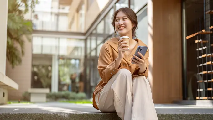 wanita agustus bahagia mandiri