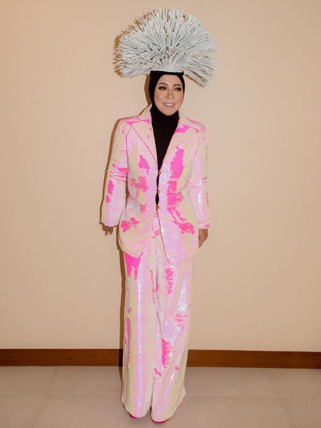 Makin Langsing, Ini 7 POtret Terbaru Melly Goeslaw yang Curi Perhatian