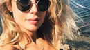 Istri bek Manchester United, Victor Lindelof, Maja Nilsson saat berselfie saat berlibur di pantai. Maja diberi nilai 9,7 sebagai WAGs paling seksi berdasar survei yang dilakukan oleh Betting Sites.co.uk menilai daya tarik pesepakbola Liga Inggris dan pasangannya. (Instagram/ majanilssonlindelof)