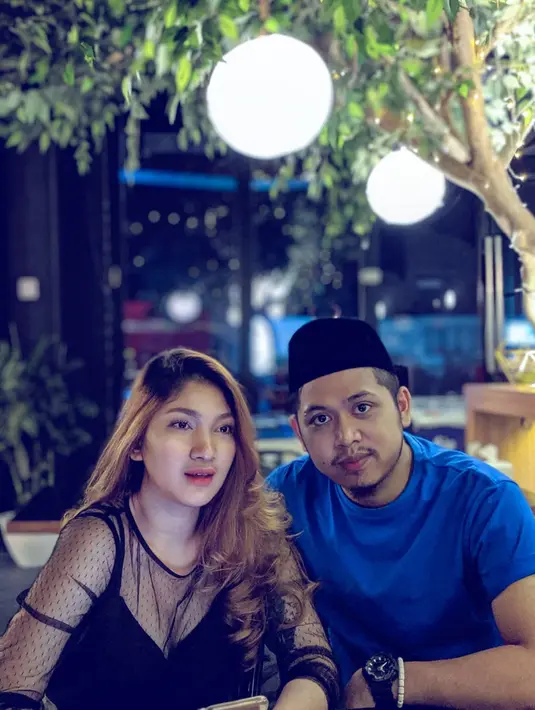 Pasca SUCI season 3, Muslim kemudian memulai karirnya di Ibu Kota sebagai komika atau komedian tunggal. Penampilan Tertan Muslim yang unik ini selalu menggunakan Peci, bahkan saat pergi bersama kekasihnya. (Liputan.com/IG/@tretanmuslim)