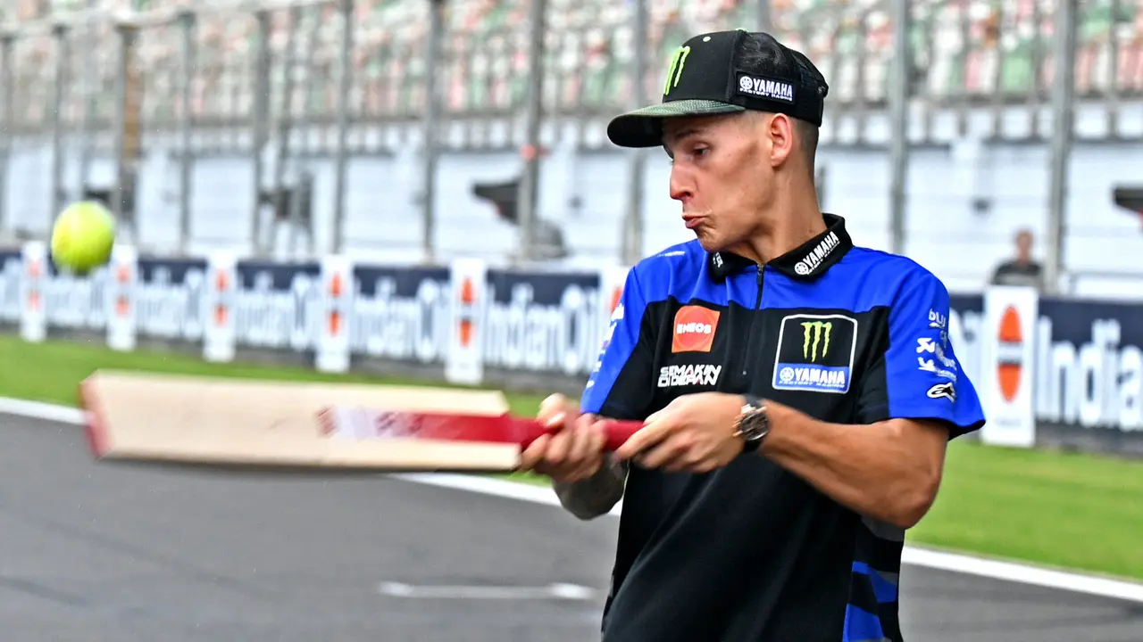 Foto: Ragam Aktvitas Unik Para Pembalap Jelang MotoGP India 2023, Main Kriket hingga Ikut Berjoget