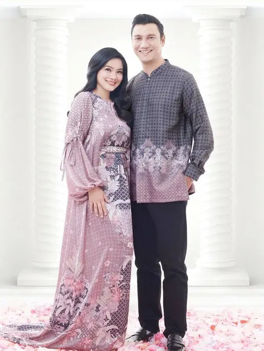 Lebih dari 2 dekade bersama, dari pacaran sampai menikah, Titi Kamal dan Christian Sugiono tetap harmonis. (instagram.com/titi_kamall)