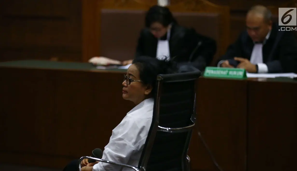 Mantan anggota Komisi II DPR Miryam S Haryani menjalani sidang perdana di Pengadilan Tipikor Jakarta, Kamis (13/7). Jaksa Penuntut Umum (JPU) KPK mendakwa Miryam S Haryani telah memberi keterangan palsu dalam persidangan e-KTP. (Liputan6.com/Helmi Afandi)