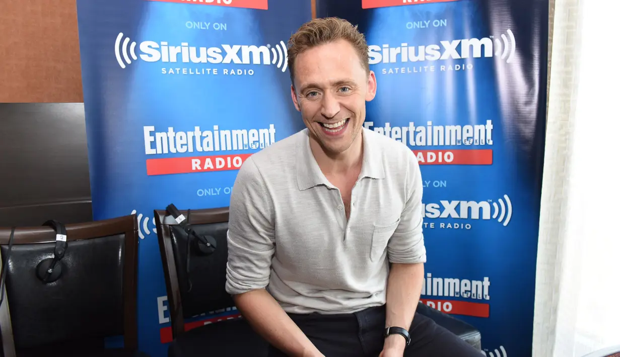 Usai menanti penantian yang panjang, akhirnya para penggemar aktor tampan Tom Hiddleston dapat berbahagia karena bisa melihat momen sang idola di akun instagramnya. (AFP/Bintang.com)