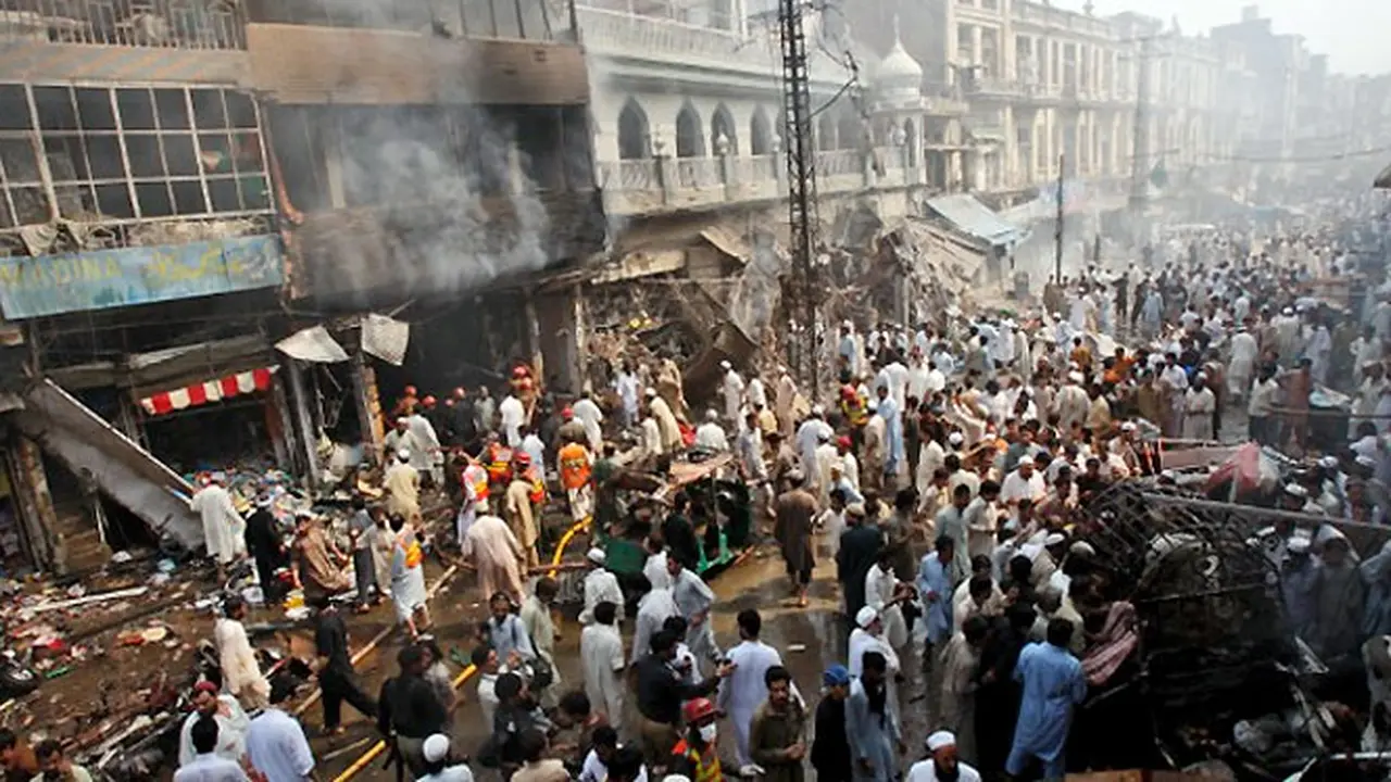 bom-pasar-pakistan-130929c.jpg