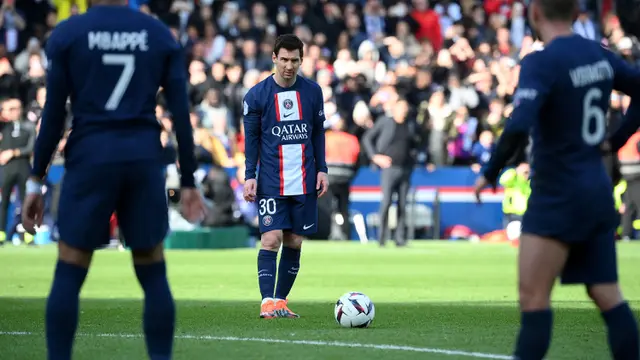 Foto: Melihat Kembali Aksi Tendangan Bebas Messi yang Jadi Penentu Kemenangan PSG atas Lille dan Torehkan Rekor Lagi