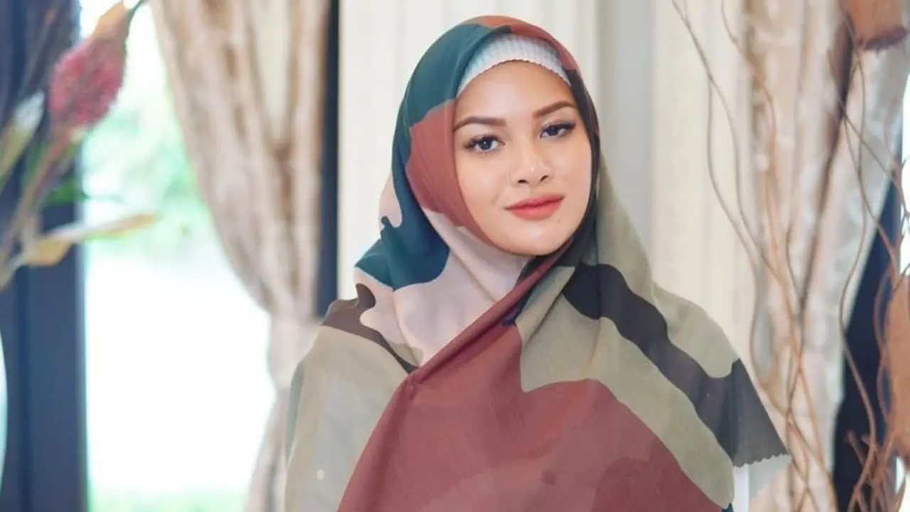 Gaya Aurel Hermansyah Dalam Balutan Hijab