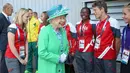 “Dia harus menonjol agar orang bisa mengatakan, ‘Saya melihat ratu,’” ujar Sophie, Duchess of Edinburg dalam film rilisan tahun 2016, The Queen at 90.