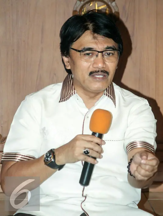 Adhyaksa Dault memberikan keterangan kesiapan dirinya maju menjadi Cagub DKI Jakarta, Jakarta, Senin (7/3/2016). Meskipun berdarah Gorontalo, Adhyaksa merasa dia dan Jakarta tidak terpisahkan. (Liputan6.com/Yoppy Renato)