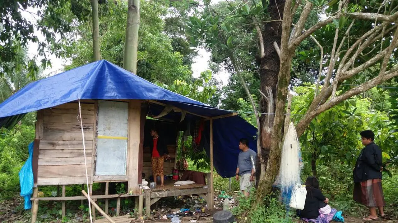 Gubuk Tengah Hutan Jadi Markas Kawanan Penipu Online