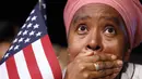Seorang pendukung Wakil Presiden Amerika Serikat (AS) dan calon presiden dari Partai Demokrat, Kamala Harris bereaksi dalam sebuah acara malam pemilihan di Universitas Howard di Washington DC, pada 5 November 2024. (CHARLY TRIBALLEAU/AFP)