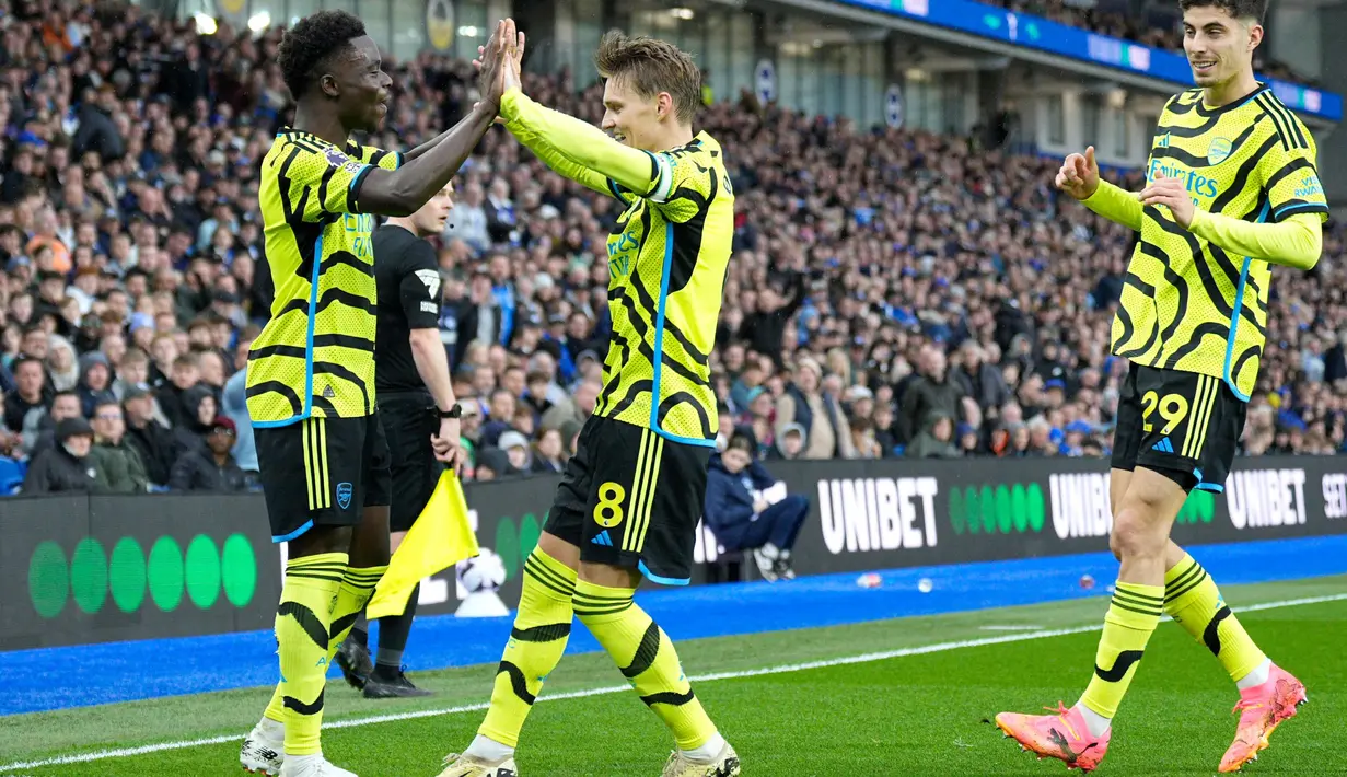 The Gunners unggul satu poin dari Liverpool dan Manchester City yang masing-masing menempati posisi dua dan tiga. (AP Photo/Dave Shopland)