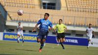 Gelandang Persib Bandung Febri Hariyadi menyumbangkan satu gol saat uji coba lawan Tira Persikabo di Stadion Gelora Bandung Lautan Api, Sabtu (12/6/2021). (Foto: MO Persib)