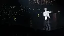 "Album Jonghyun berjudul Poet | Artist akan dirilis online pada 23 Januari. Sedangkan untuk album fisik akan rilis pada 24 Januari. Untuk video klip akan dirilis bersamaan saat lagu-lagu disebar online," lanjutnya. (Foto: twitter.com/SHINee)